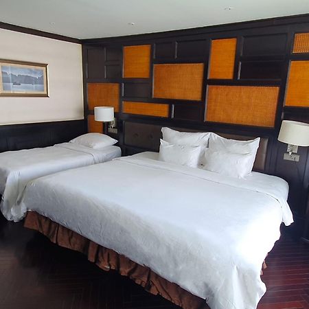 Ambassador Cruise Halong Bay Hotel Ha Long Buitenkant foto