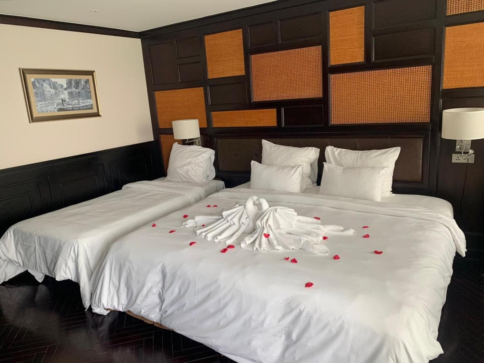 Ambassador Cruise Halong Bay Hotel Ha Long Buitenkant foto