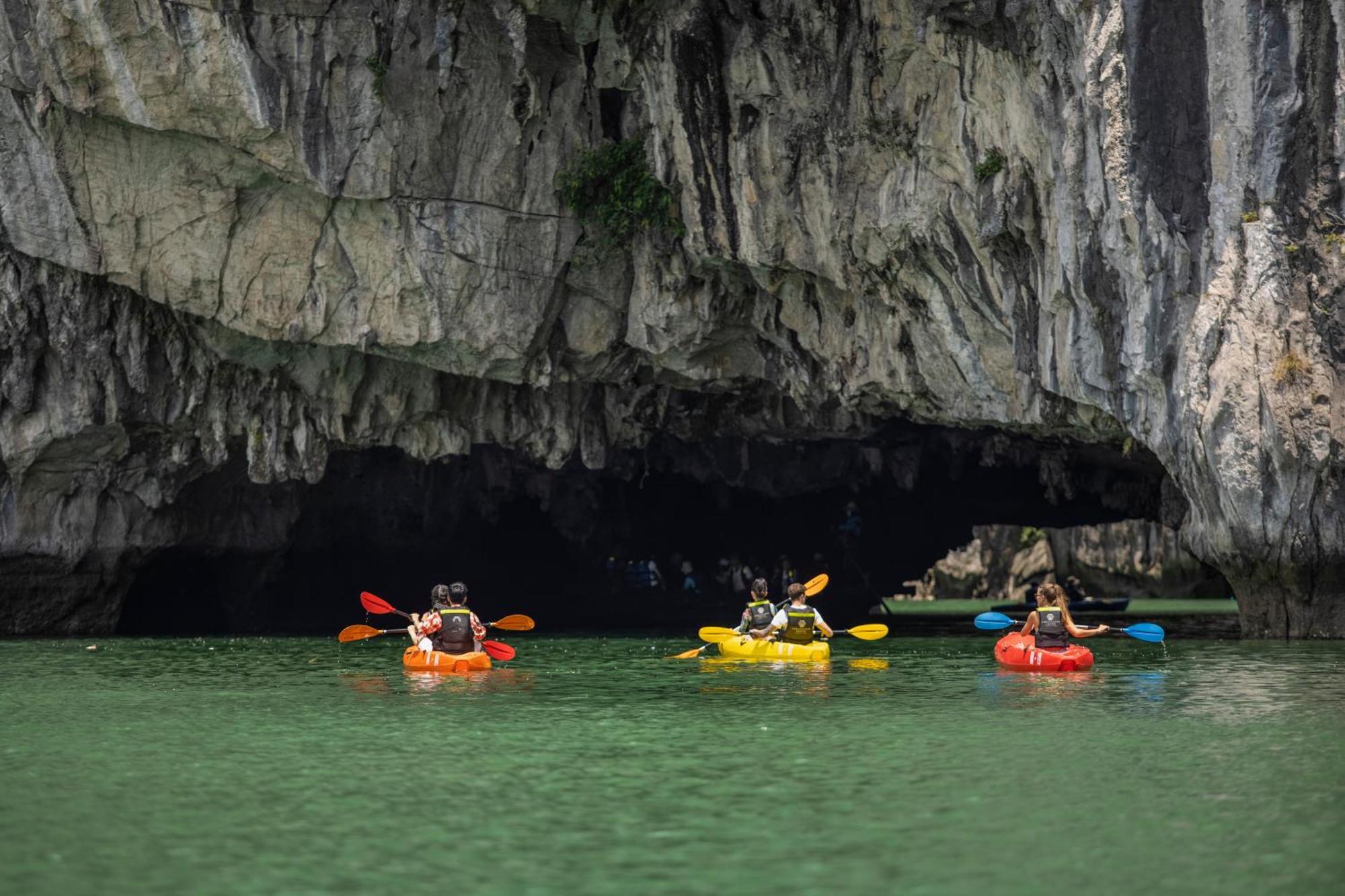 Ambassador Cruise Halong Bay Hotel Ha Long Buitenkant foto