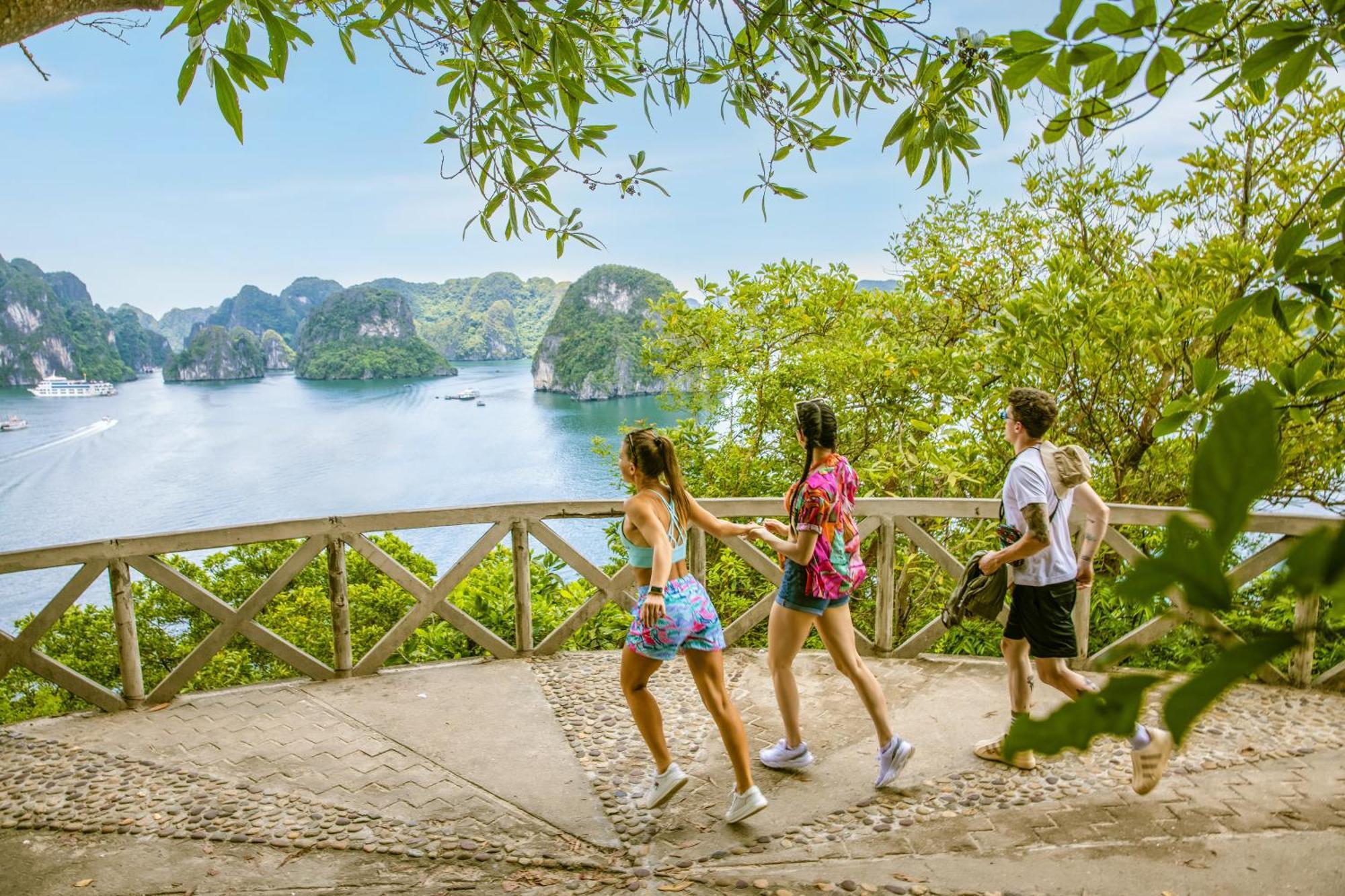 Ambassador Cruise Halong Bay Hotel Ha Long Buitenkant foto